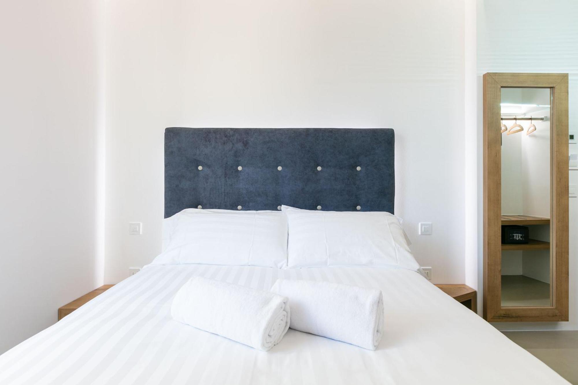 Domus Cavour Rooms&Suites Tirano Quarto foto