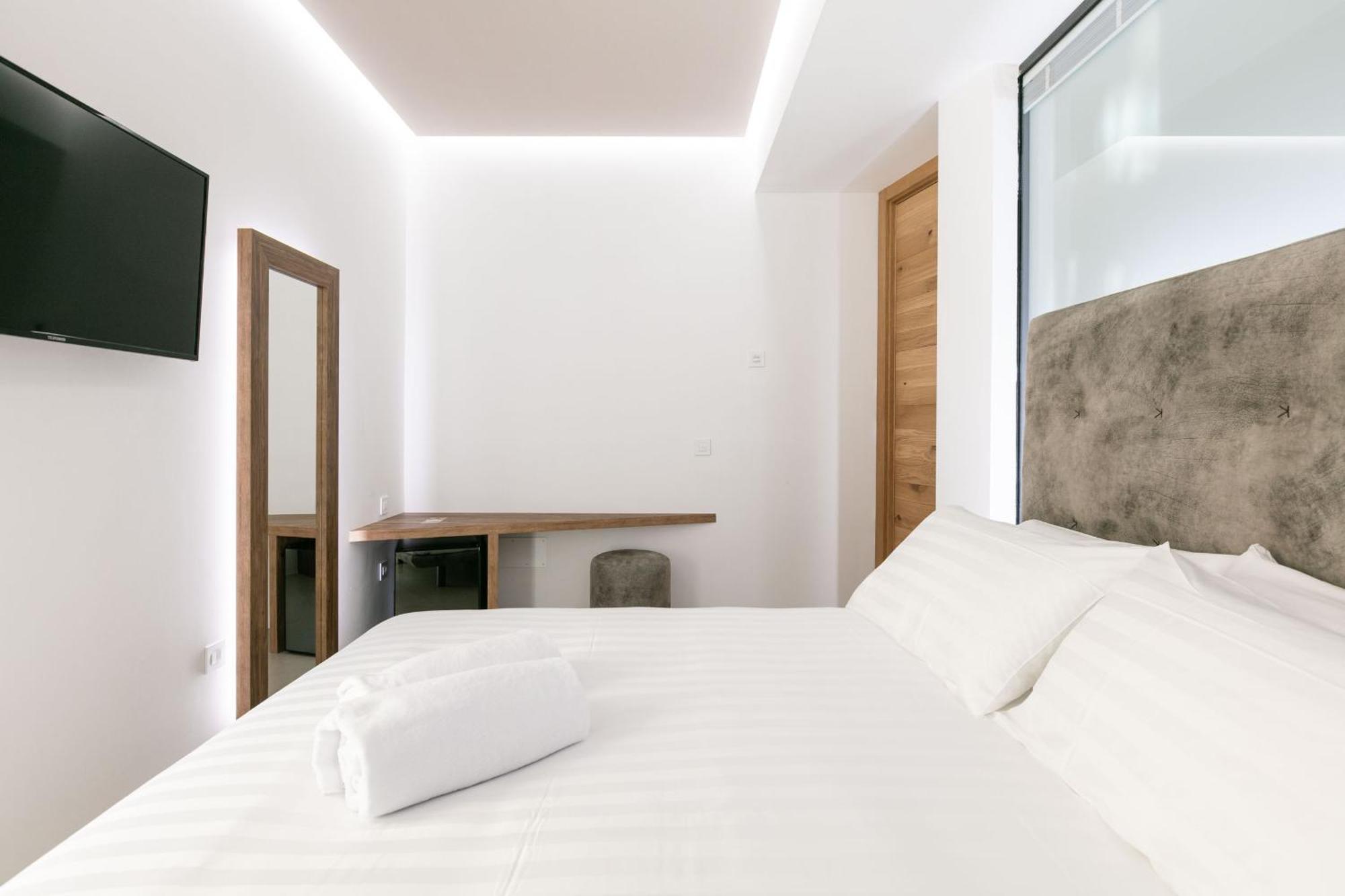 Domus Cavour Rooms&Suites Tirano Quarto foto