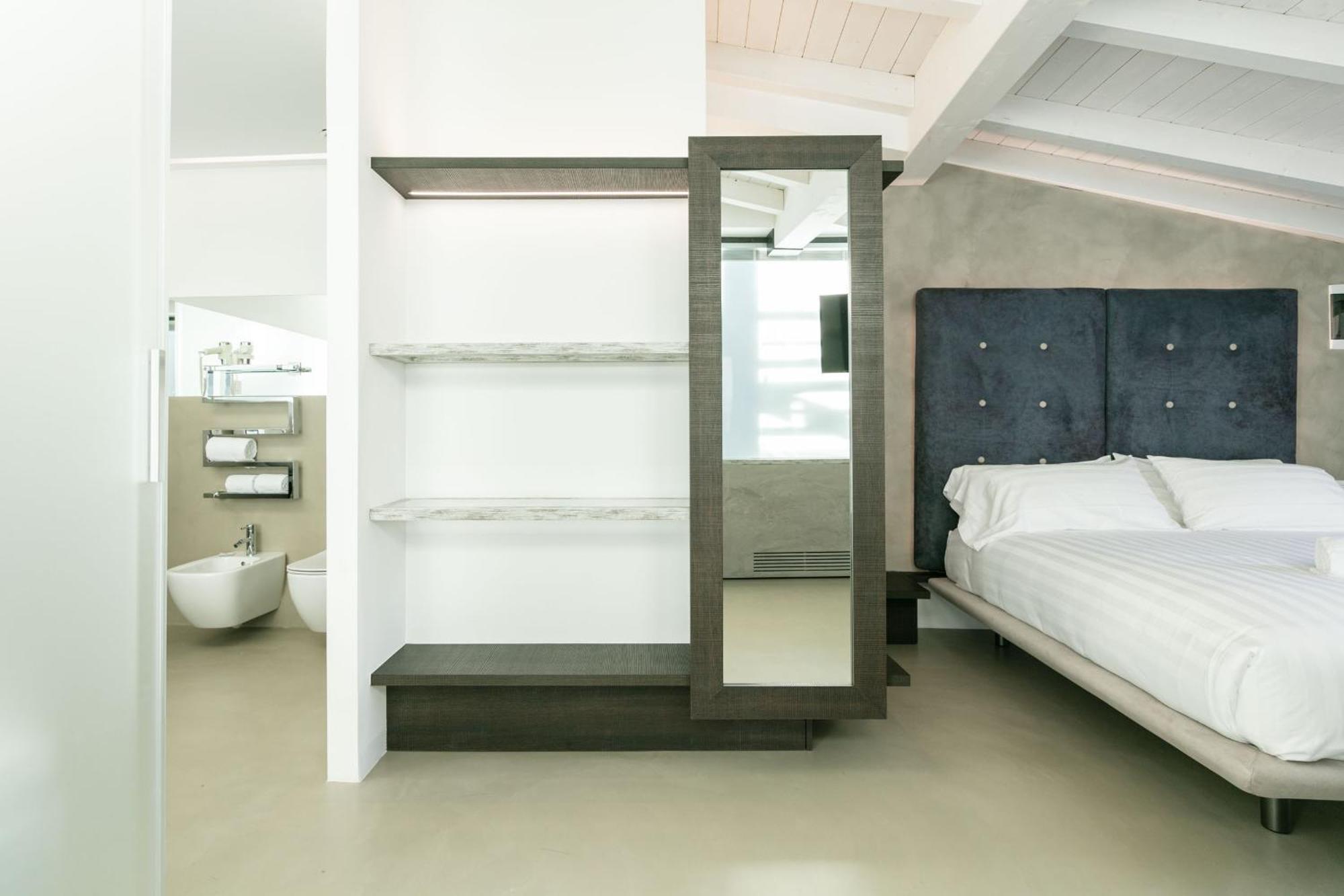 Domus Cavour Rooms&Suites Tirano Quarto foto